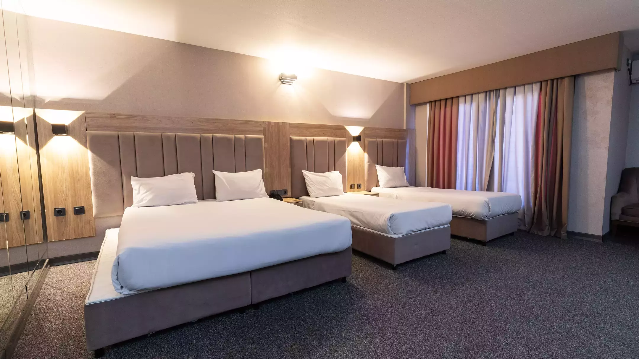 Alibaba https://cdn.alibaba.ir/ostorage/hotel-accommodation-images/670535c4666674792fccc605_66e9665d79e696602f42e4e0_هتل آرامیس - اتاق چهارتخته دبل سینگل (1).webp